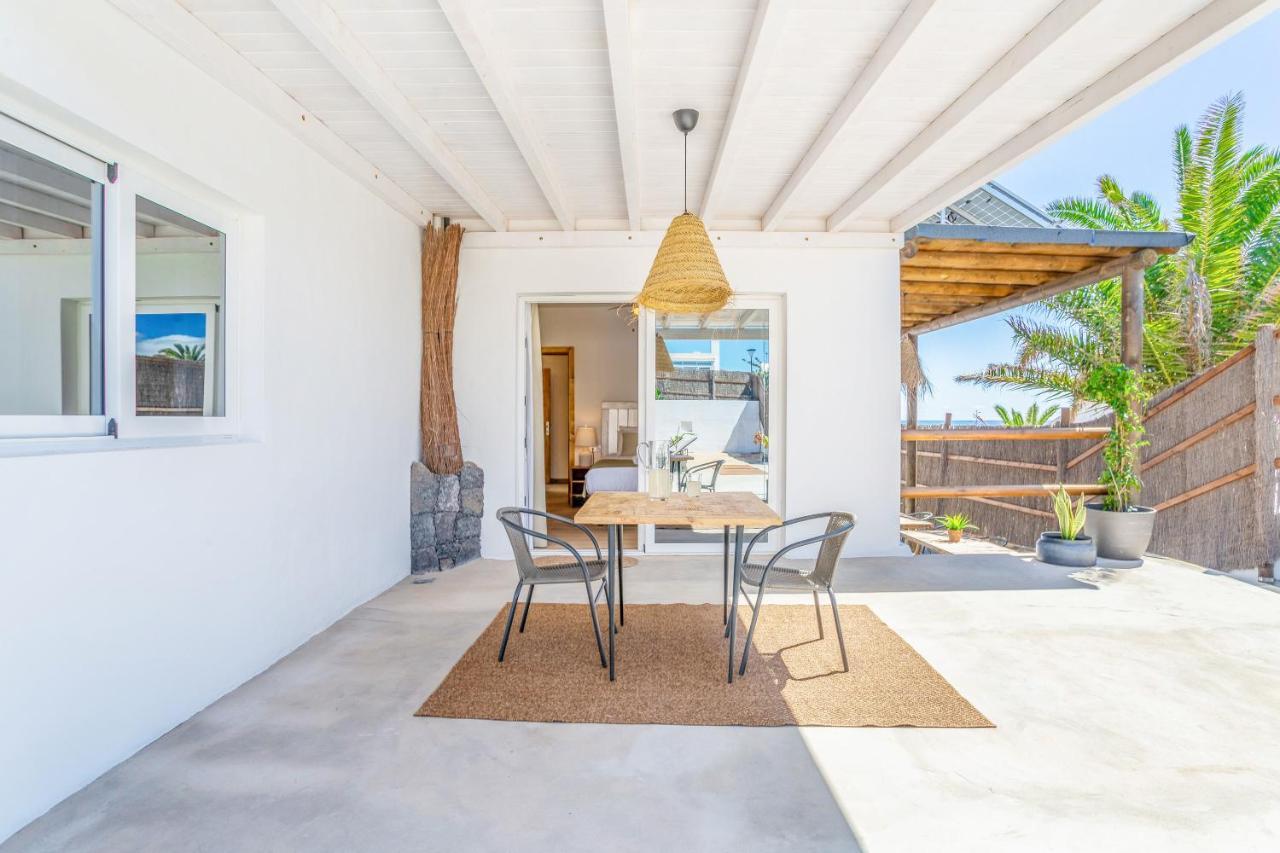 Boutique Beach Villa By Lanzarote Retreats - Private Pool - 1 Min Walk To Sea Pool Charco del Palo Exterior photo