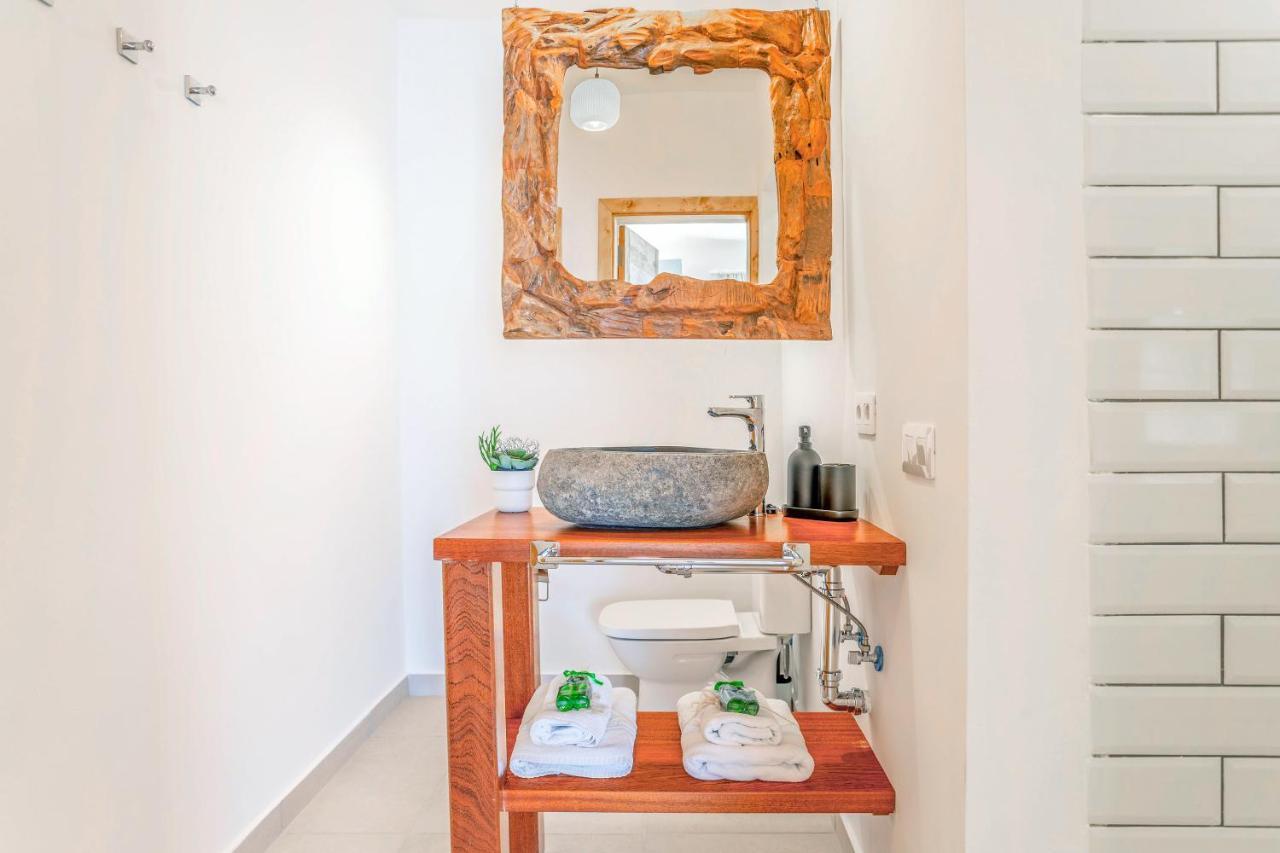 Boutique Beach Villa By Lanzarote Retreats - Private Pool - 1 Min Walk To Sea Pool Charco del Palo Exterior photo